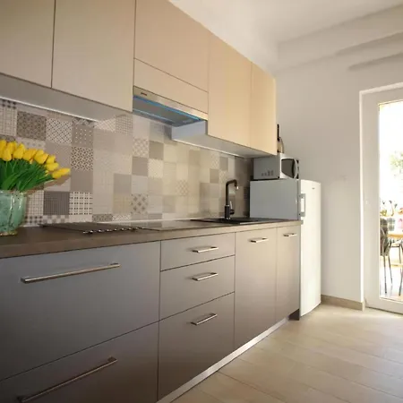 Sergio Fuer 5 Personen In Strandnaehe Apartment Porec