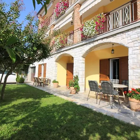 Apartment Sergio Fuer 5 Personen In Strandnaehe Porec